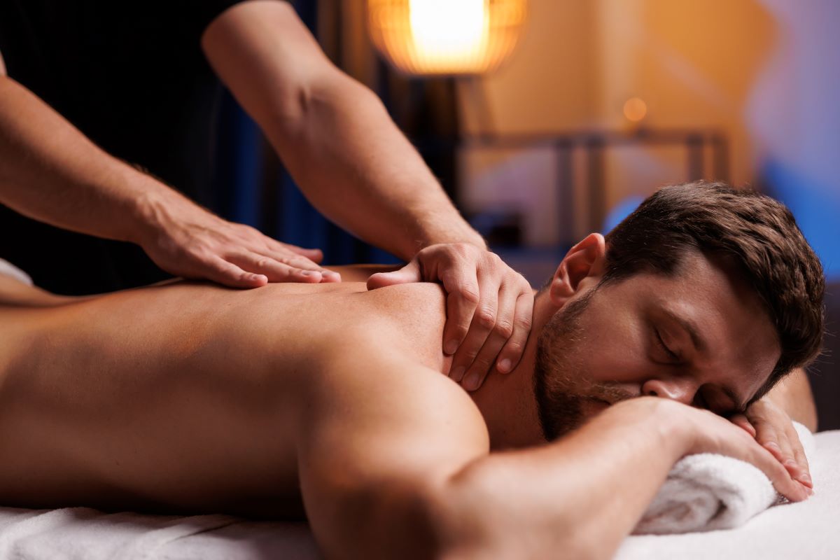 Understanding the Benefits and Differences of Therapeutic Massage vs. Regular Massage